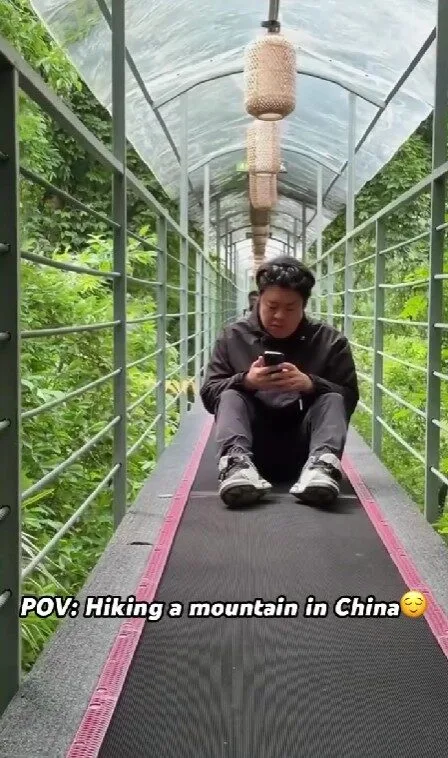 เผยคลิป "เดินขึ้นเขาแบบใหม่แบบสับ" ของชาวจีน สบายจนอยากไปลอง!