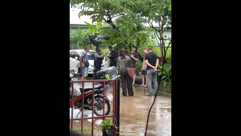ผวา! ป้าวัย 60 บุกเฝ้าหน้าบ้านหนุ่มหล่อ บอกอยากมีลูกด้วย พบประวัติทำมาแล้วหลายครั้ง