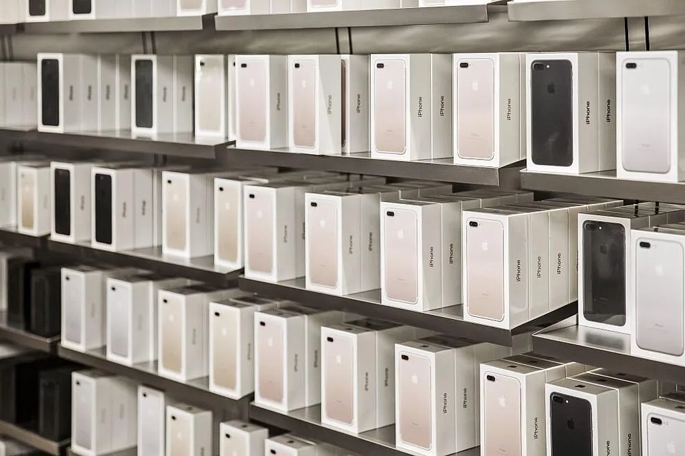 สาวจีนขอหนุ่ม 20 คน ซื้อ "iPhone" ก่อนนำไปขายต่อ เพื่อเอาเงินไปดาวน์บ้าน