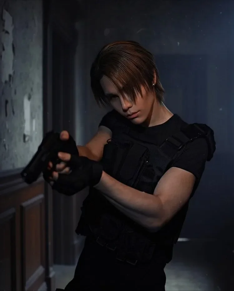 "เจฟ ซาเตอร์ (Jeff Satur)" สวมลุค "ลีออน สก็อตต์ เคนเนดี้ (Leon S. Kennedy)" จาก "Resident Evil" แฟนเกมถึงกับร้องว่า "เป๊ะเว่อร์!"