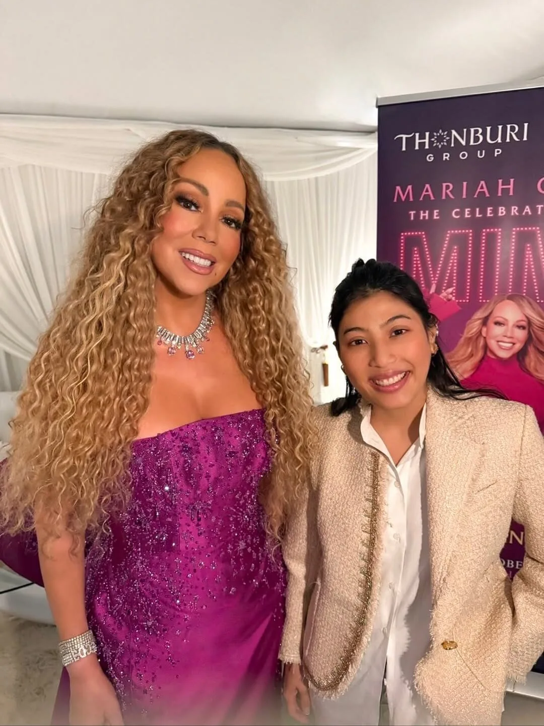 ชุดฟินาเล่สุดอลังการที่แม่หมี "มารายห์ แครี่ (Mariah Carey)" สวมขึ้นคอนเสิร์ต ที่แท้เป็นชุดทรงตัดและออกแบบโดยเจ้าหญิงแฟชั่นของไทย
