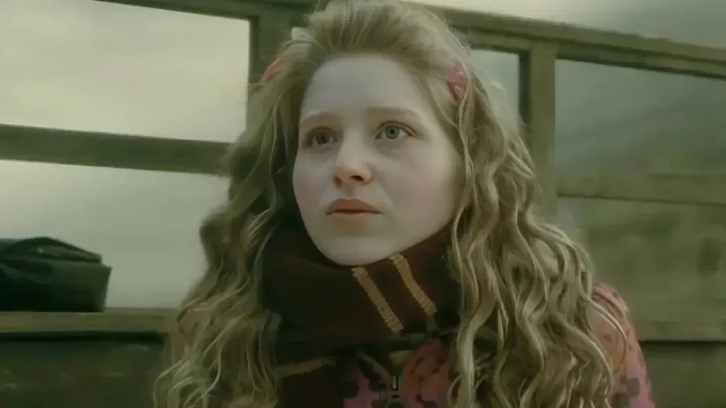 "เจสสิก้า เคฟ (Jessica Cave)" ผู้รับบท "ลาเวนเดอร์ บราวน์ (Lavender Brown)" ถูกแบนห้ามเข้าแฟนมีตติ้ง "Harry Potter" เพราะมีบัญชี "OnlyFans"