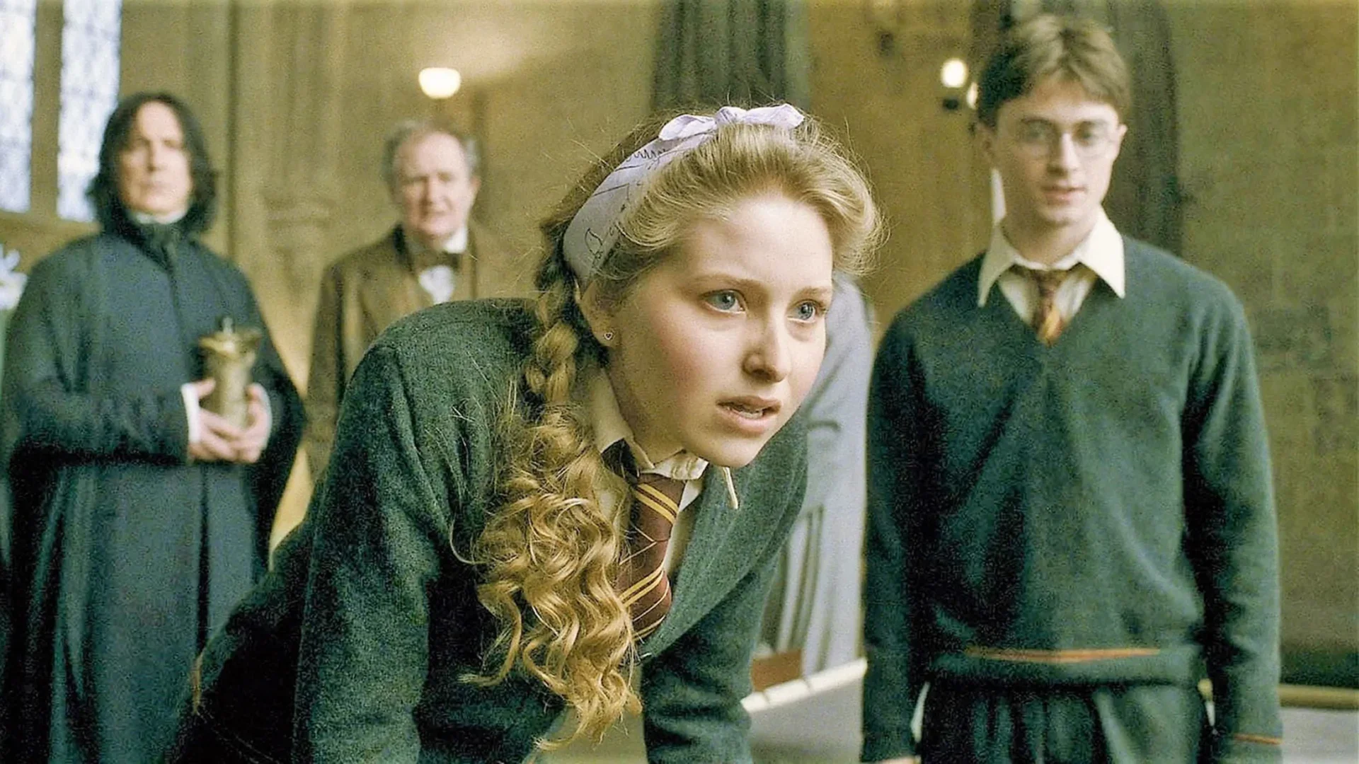 "เจสสิก้า เคฟ (Jessica Cave)" ผู้รับบท "ลาเวนเดอร์ บราวน์ (Lavender Brown)" ถูกแบนห้ามเข้าแฟนมีตติ้ง "Harry Potter" เพราะมีบัญชี "OnlyFans"