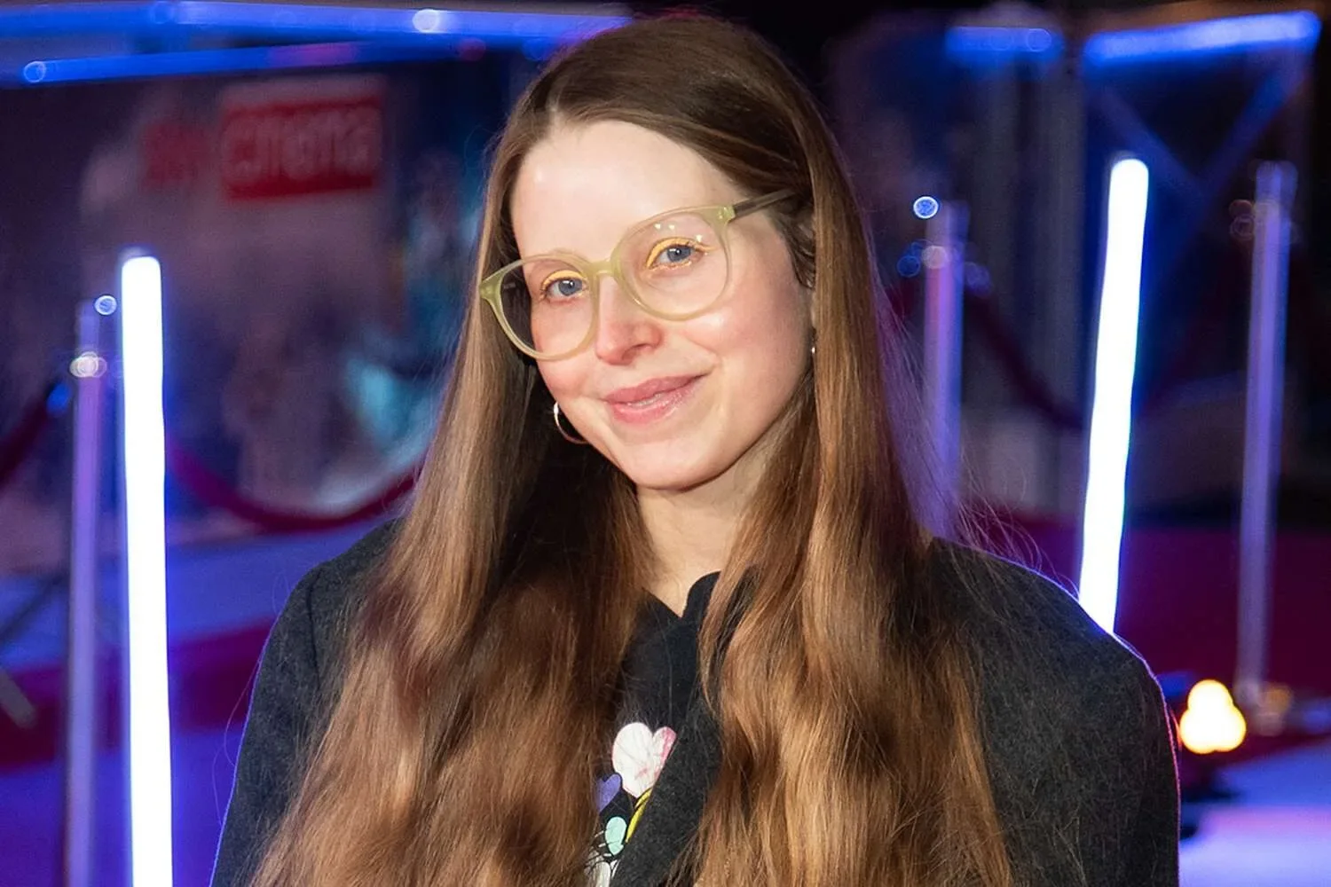 "เจสสิก้า เคฟ (Jessica Cave)" ผู้รับบท "ลาเวนเดอร์ บราวน์ (Lavender Brown)" ถูกแบนห้ามเข้าแฟนมีตติ้ง "Harry Potter" เพราะมีบัญชี "OnlyFans"