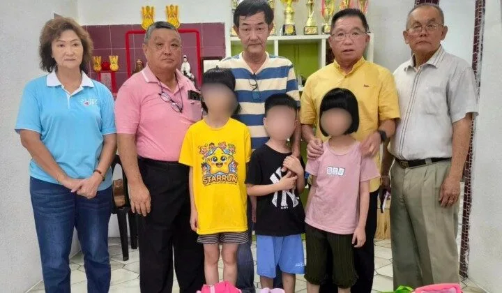 คุณพ่อชาวมาเลเซียตัดสินใจพาลูกสามคนไปอยู่บ้านเด็กกำพร้า หวังให้ลูกมีชีวิตที่ดีกว่า หลังไม่มีเงินเลี้ยงดูเพียงพอ