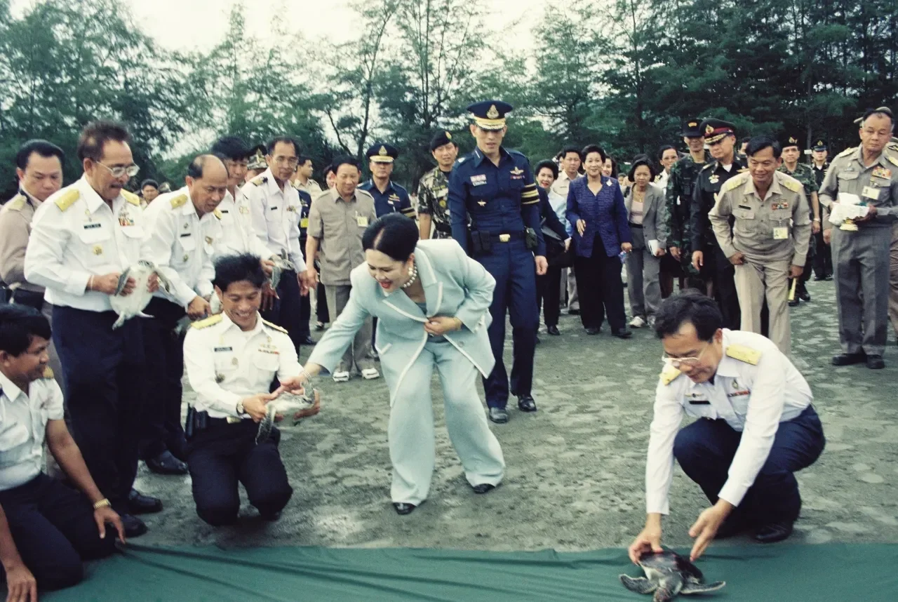"สมเด็จพระนางเจ้าสิริกิติ์ พระบรมราชินีนาถ พระบรมราชชนนีพันปีหลวง" ผู้พระราชทาน "เกาะมันใน จังหวัดระยอง" ให้เป็นพื้นที่อนุรักษ์เต่าทะเล คืนความอุดมสมบูรณ์สู่ท้องทะเลไทย