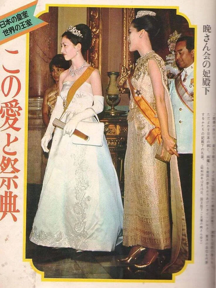 รวมภาพปกนิตยสารไทยและต่างประเทศที่ "สมเด็จพระนางเจ้าสิริกิติ์ พระบรมราชินีนาถ พระบรมราชชนนีพันปีหลวง" ทรงเคยปรากฏพระองค์