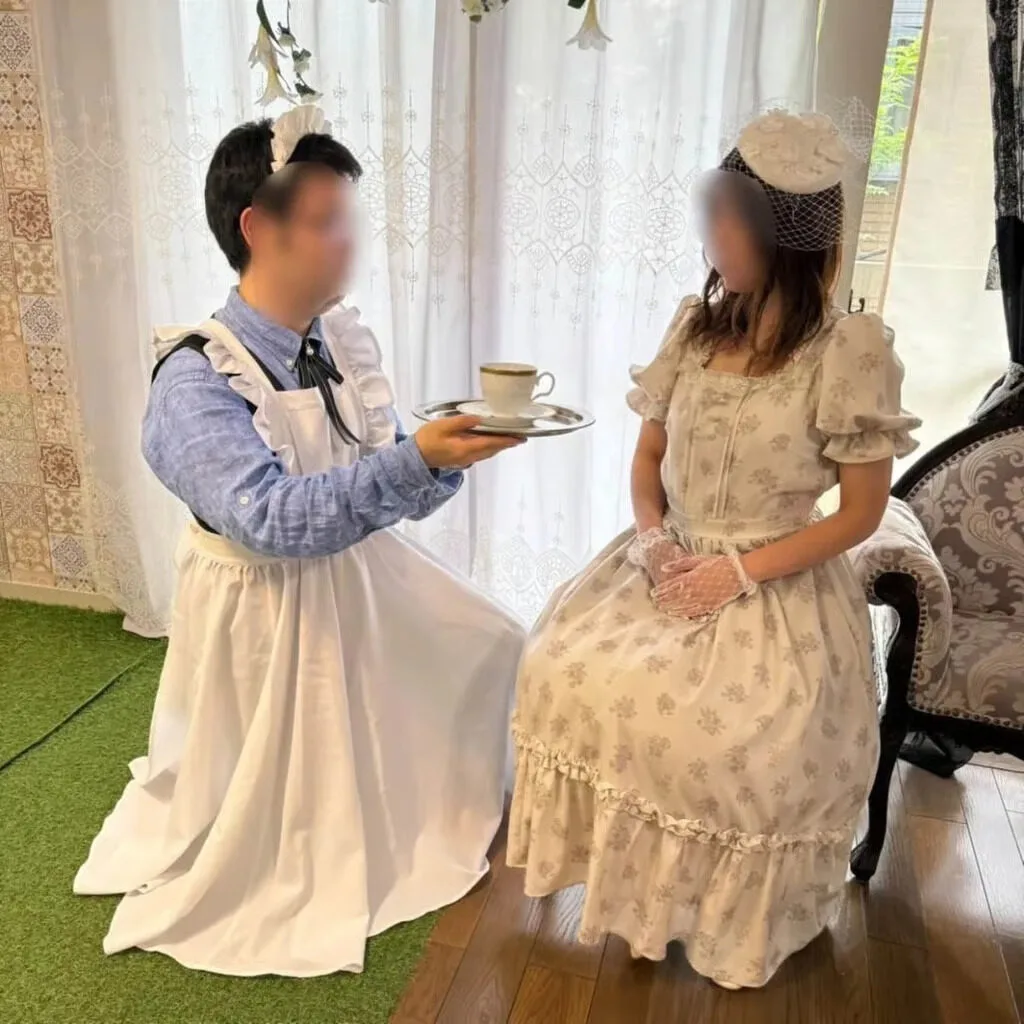 เมื่อโลกคาเฟ่กลับด้าน! ญี่ปุ่นผุดเมดคาเฟ่แบบใหม่ "ลูกค้าต้องเสิร์ฟอาหารเอาใจน้องเมด"