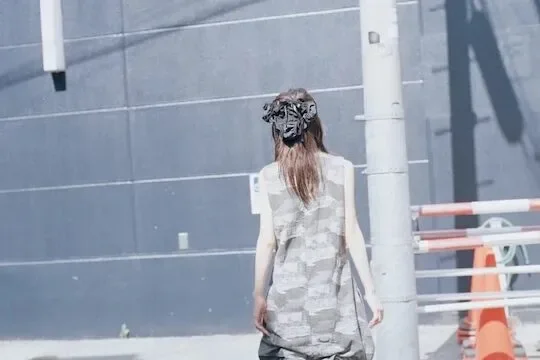 สาวญี่ปุ่นฮิต "ผูกกางเกงในไว้บนหัว" แฟชั่นแบบใหม่แบบอิหยังวะ?