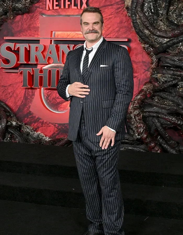 20 ลุคพรมแดงจากรอบปฐมทัศน์ “Stranger Things 5” ที่แปลกไม่แพ้ซีรีส์เลย