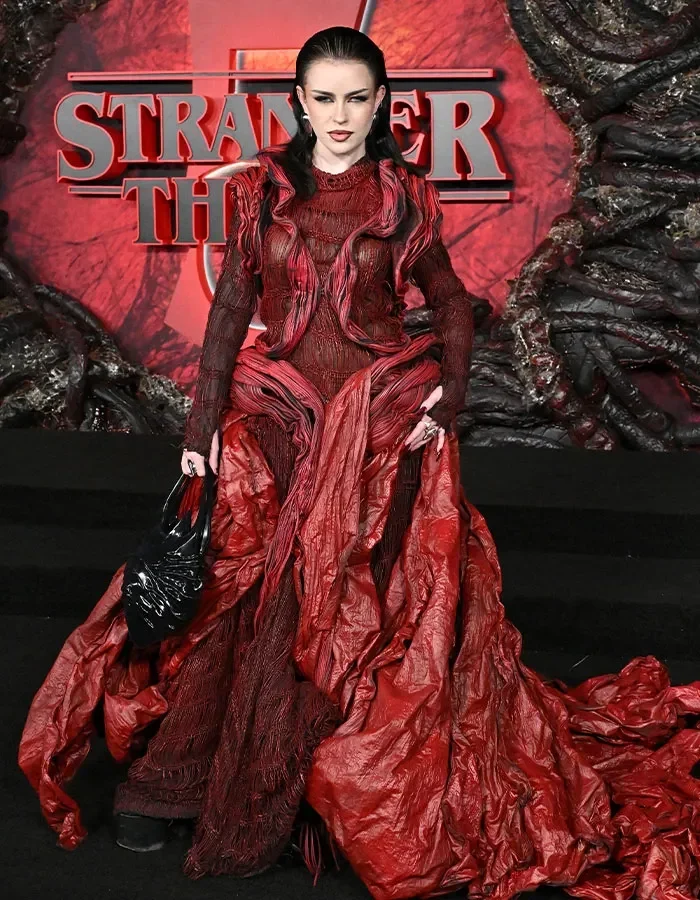 20 ลุคพรมแดงจากรอบปฐมทัศน์ “Stranger Things 5” ที่แปลกไม่แพ้ซีรีส์เลย