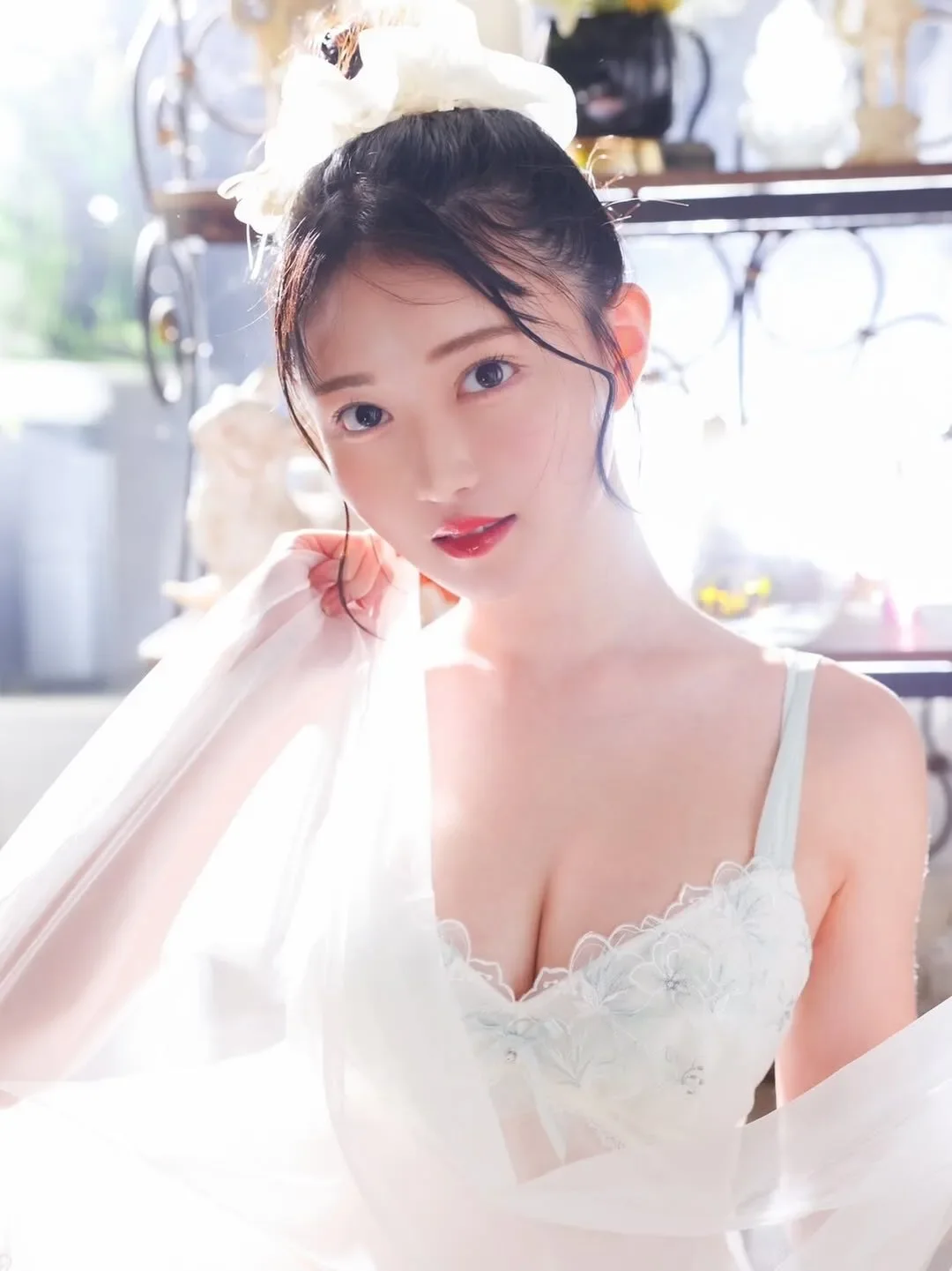 "อุตะ มิโยชิ (Uta Miyoshi)" อินฟลูเอนเซอร์สาวชาวญี่ปุ่น ที่โด่งดังจากดราม่าถ่ายรูปโชว์บราที่โตเกียวดิสนีย์แลนด์ (Tokyo Disneyland) ล่าสุดกำลังเดบิวต์เป็นนางเอก AV คนใหม่