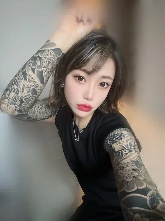 "ริน อามาซาวะ (Rin Amasawa)" นางเอก AV เผยรอยสักเต็มหลัง ไม่แคร์เสียงวิจารณ์ลบจากชาวเน็ต