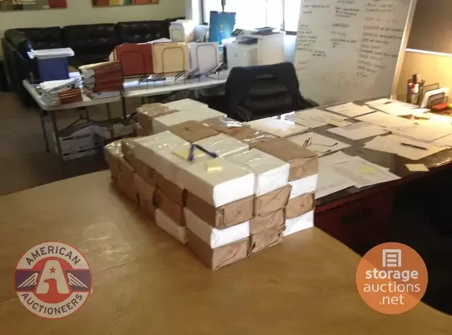 รวยทันตาเห็น! ชายอังกฤษซื้อกล่องเก่าราคาเพียง 15,000 บาท ก่อนเปิดเจอเงินสดกว่า 32.6 ล้านบาทข้างใน!