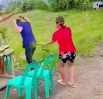 ผมยาวเป็นเหตุ! หนุ่มเซอร์ถูกภรรยาเพื่อนใช้กิ่งไม้ตี เพราะเข้าใจผิดว่าเป็น "เมียน้อย"