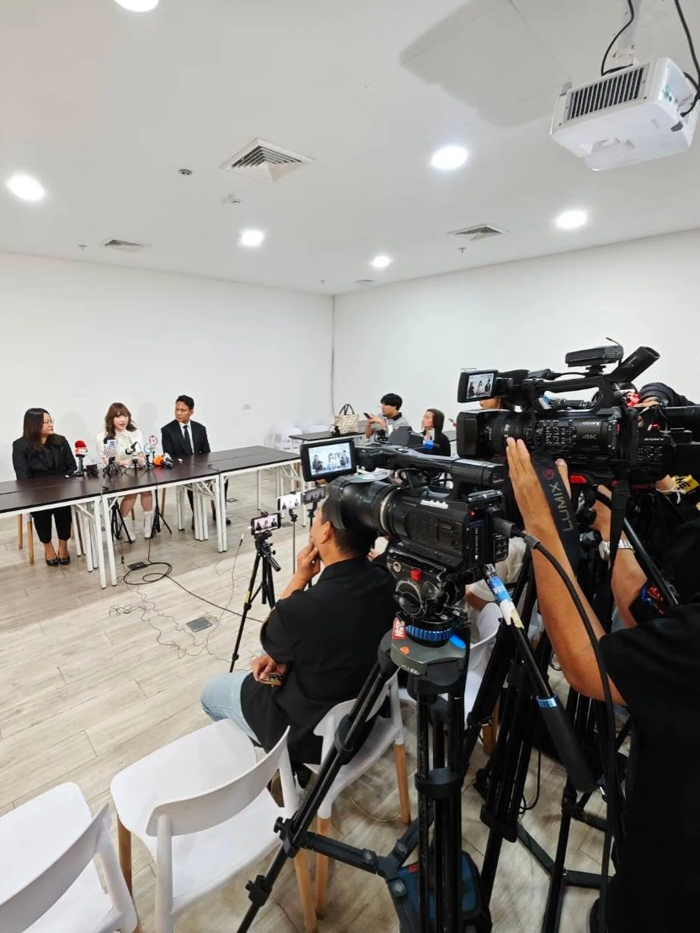 "พลอยชมพู" ยื่นอุทธรณ์สู้คดีต่อจนกว่าจะได้อิสรภาพทางศิลปะ หลังแพ้คดีให้กับ "RedRecords" อดีตต้นสังกัดมาเลเซีย