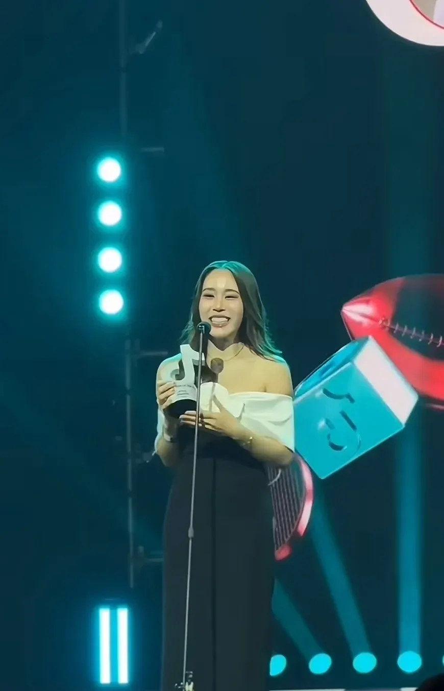 "TikTok" ถอดรางวัล "หมอมุกกินเค้ก" หลังดราม่าปะทะ "ฌอน POEM" จนสั่นสะเทือนวงการครีเอเตอร์ไทย