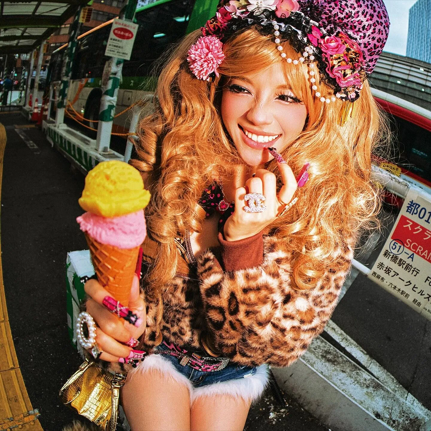 ชาวเน็ตแห่ถล่มไลก์สนั่น! “เฌอปราง” อดีตหัวหน้าวง "BNK48" แปลงโฉมเป็นสาวแกลสุดแซ่บ