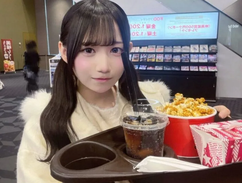 ไอดอลสาวญี่ปุ่นถูกไล่ออกจากวง หลังแฟนคลับตาดีเห็นเงาแฟนหนุ่มบนแก้วน้ำ จุดชนวนดราม่าเรื่อง "กฎห้ามมีแฟน" ในวงการไอดอลญี่ปุ่นอีกครั้ง