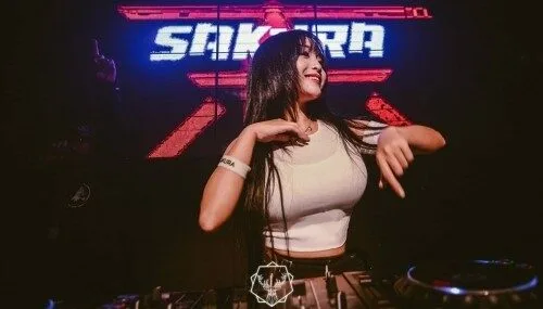 ฝันที่เป็นจริง! "DJ Sakura" จากสิงคโปร์ ผันตัวเป็นนางเอก AV หลังมีบริษัทหนังผู้ใหญ่ญี่ปุ่นมาทาบทาม