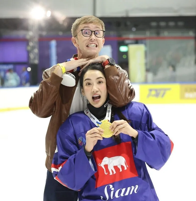 "My Mate Nate" เผยแฟนสาวคนใหม่ ดีกรีนักฮอกกี้น้ำแข็งหญิงทีมชาติไทย ดีกรีแชมป์ซีเกมส์