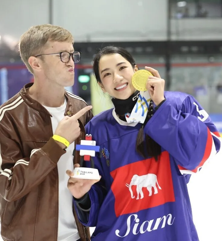 "My Mate Nate" เผยแฟนสาวคนใหม่ ดีกรีนักฮอกกี้น้ำแข็งหญิงทีมชาติไทย ดีกรีแชมป์ซีเกมส์