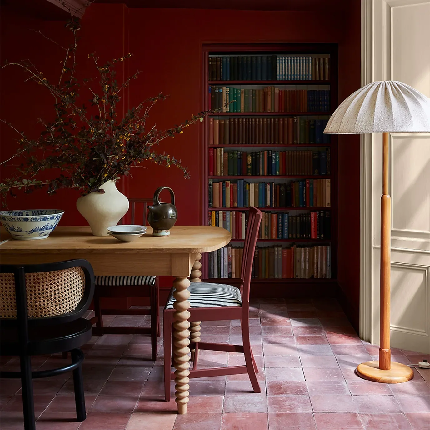 เผย 8 เทรนด์สีแห่งปี 2026 ตั้งแต่ "Cloud Dancer" ยัน "Claret" ที่พร้อมเปลี่ยนทุกสิ่งให้ดูดีขึ้นทันตา!