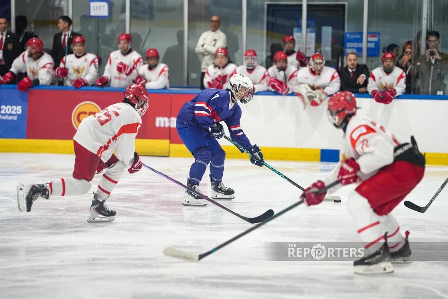 เปิดวาร์ป "น้องภีม" นักฮอกกี้น้ำแข็งหนุ่มรูปหล่อ ที่ความฮอตทะลุจอจนเป็นไวรัลโซเชียล