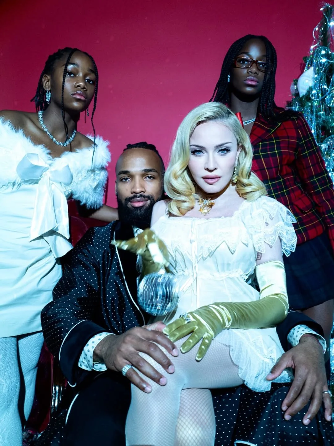 พาส่องภาพดาราฮอลลีวูดแปลงโฉมเป็นซานต้า-แซนตี้ เนื่องในเทศกาลคริสต์มาส 2025