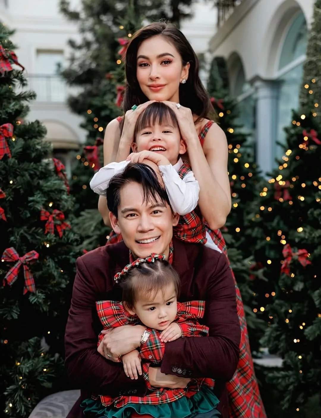 พาส่องดาราไทยแปลงโฉมเป็นซานต้า-แซนตี้ เนื่องในเทศกาลคริสต์มาส 2025