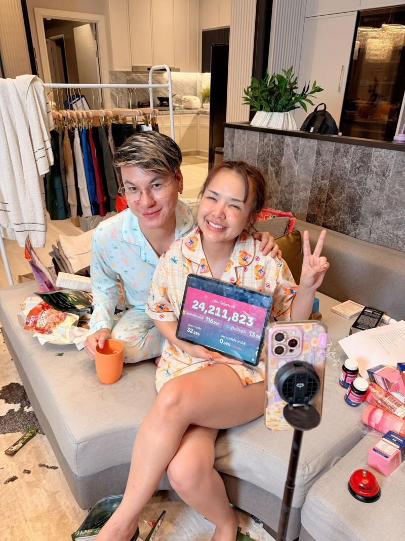 "เจนนี่ ได้หมดถ้าสดชื่น" เผยกลางไลฟ์ ยกเลิกโปรเจกต์ "เทศกาลเจนนี่ 5 ภาค" หลังกระแสตกฮวบ พร้อมคืนเงินค่าบูธหลักล้านให้ลูกค้า