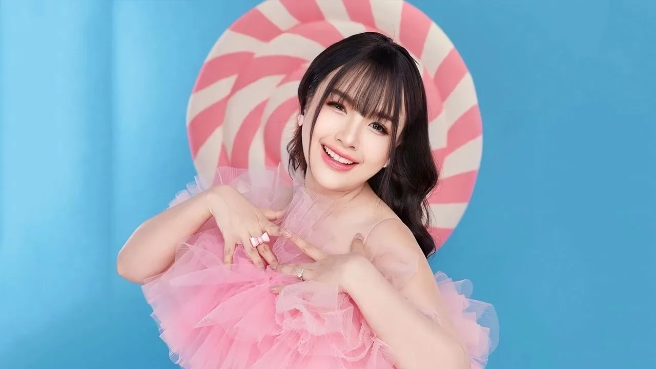 "เจนนี่ ได้หมดถ้าสดชื่น" เผยกลางไลฟ์ ยกเลิกโปรเจกต์ "เทศกาลเจนนี่ 5 ภาค" หลังกระแสตกฮวบ พร้อมคืนเงินค่าบูธหลักล้านให้ลูกค้า