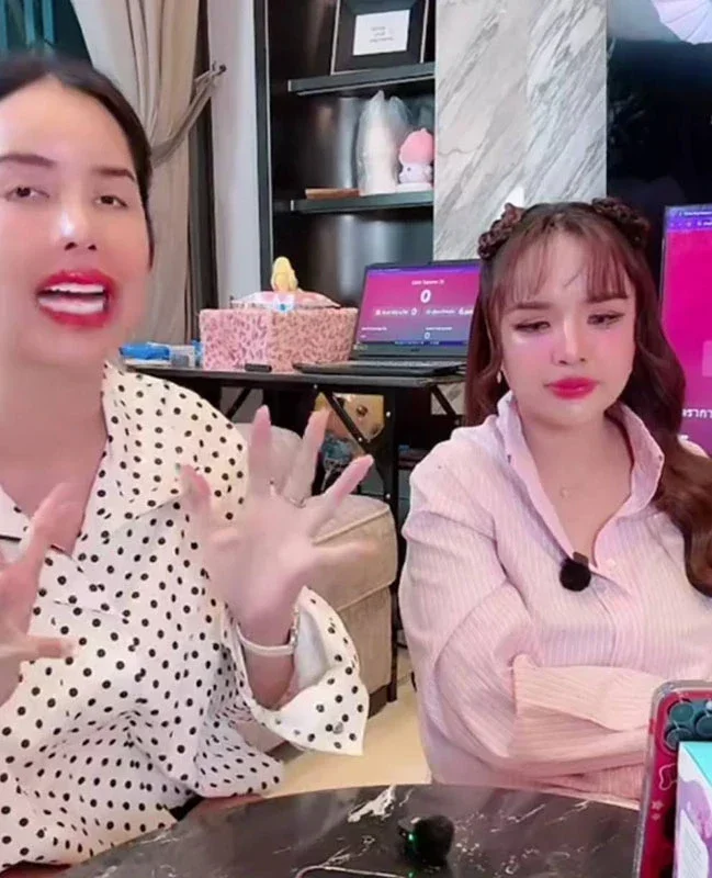 "เจนนี่ ได้หมดถ้าสดชื่น" เผยกลางไลฟ์ ยกเลิกโปรเจกต์ "เทศกาลเจนนี่ 5 ภาค" หลังกระแสตกฮวบ พร้อมคืนเงินค่าบูธหลักล้านให้ลูกค้า